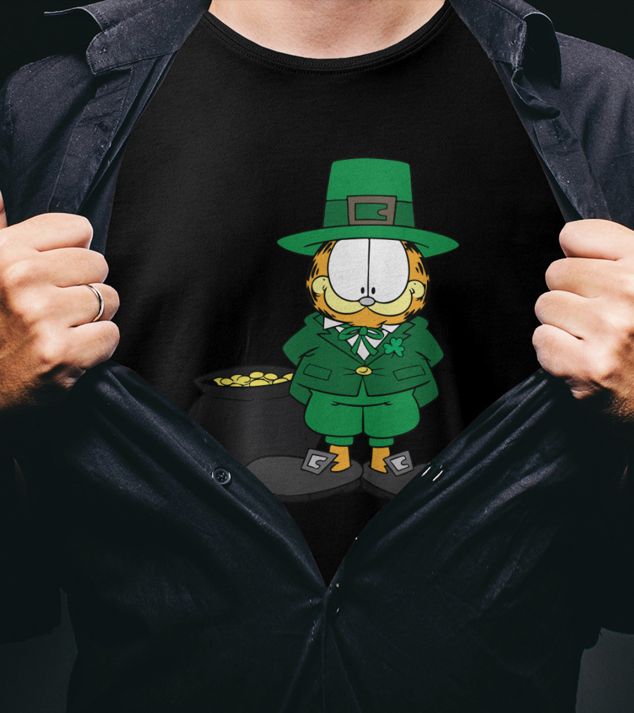 Garfield St. Patrick's Day Leprechaun With Pot Of Gold T-Shirt