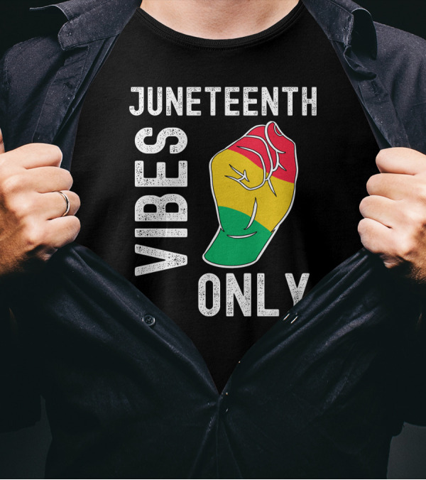 Juneteenth Vibes Only Fist In Red Yellow Green T-Shirt