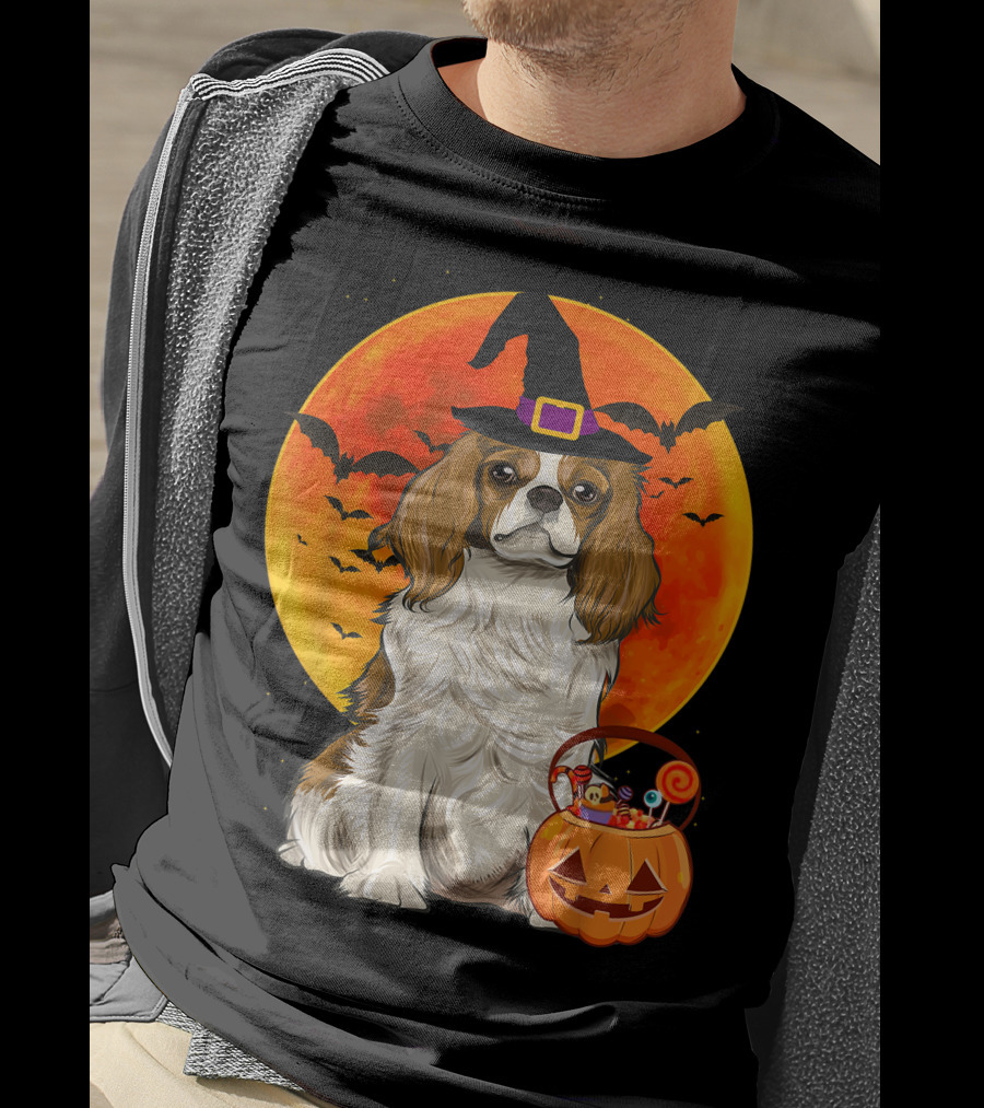 Halloween Cavalier Charles Spaniel With Pumpkin And Bats T-Shirt