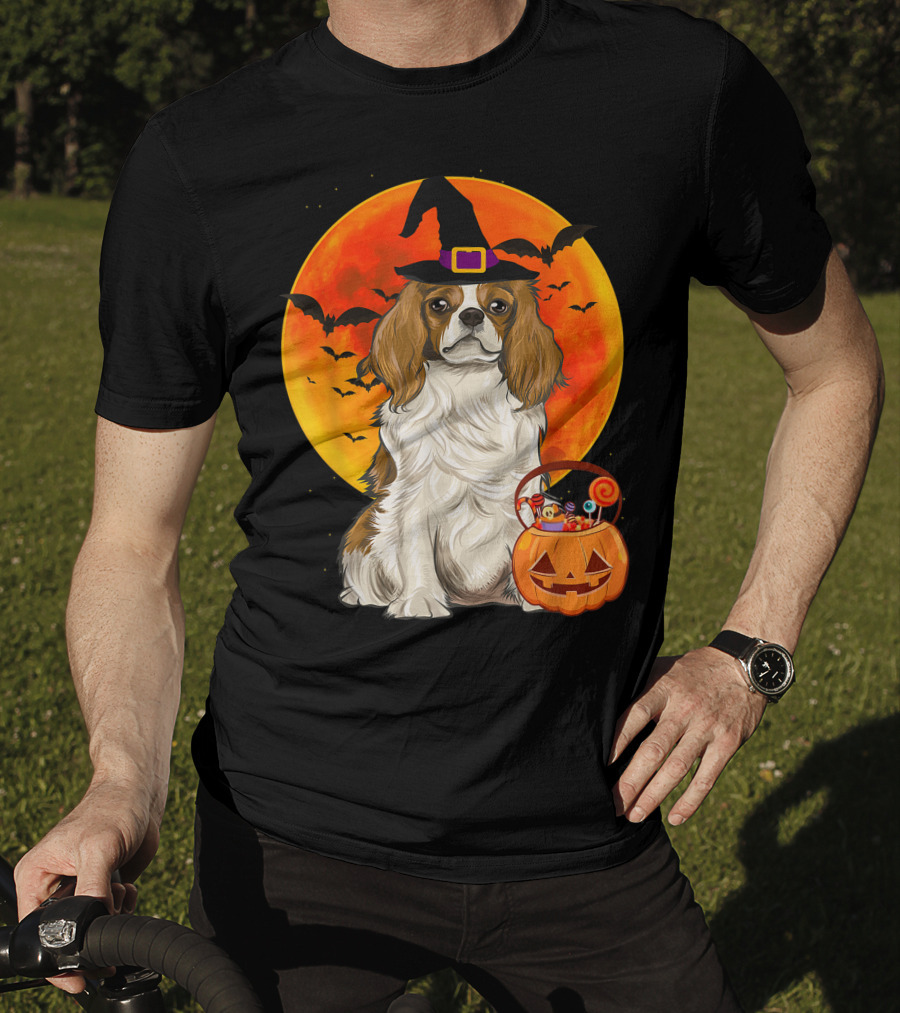 Halloween Cavalier Charles Spaniel With Pumpkin And Bats T-Shirt