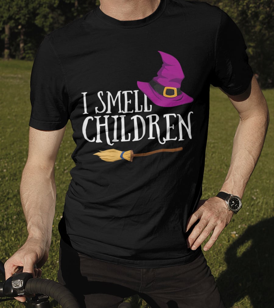 I Smell Children Halloween Witch Hat And Broom T-Shirt