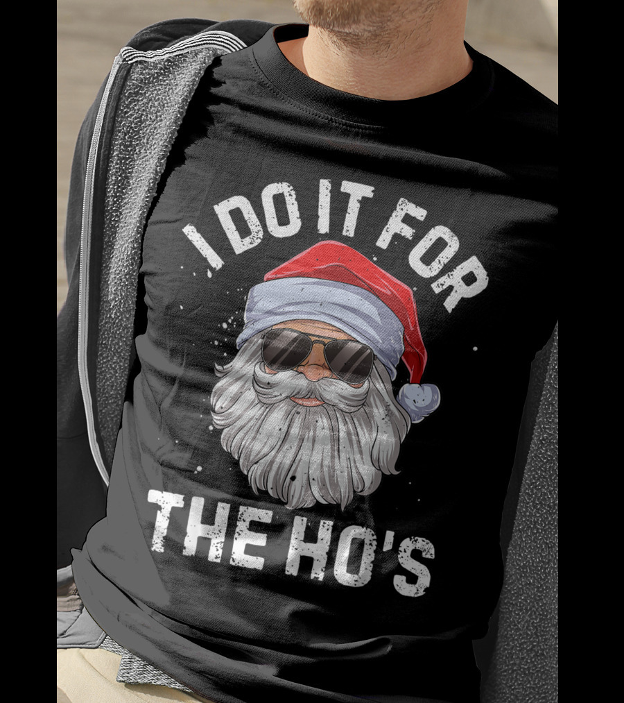 I Do It For The Ho's Funny Inappropriate Santa With Sunglasses And Red Hat T-Shirt