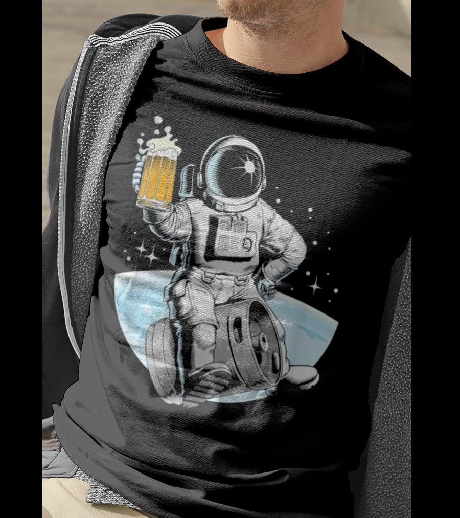 Beer Drinking Astronaut Holding A Mug Of Beer In Space With Stars And Earth Background T-Shirt