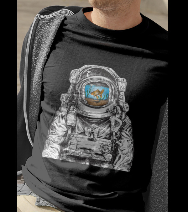 Goldfish In Astronaut Helmet With Spacesuit Tank Scene T-Shirt