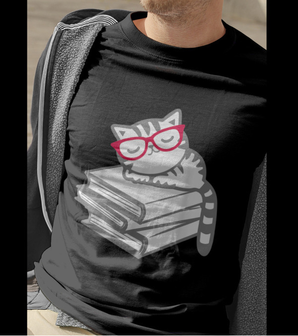 Cat With Red Glasses On Books: Cute Book Nerd Reader T-Shirt