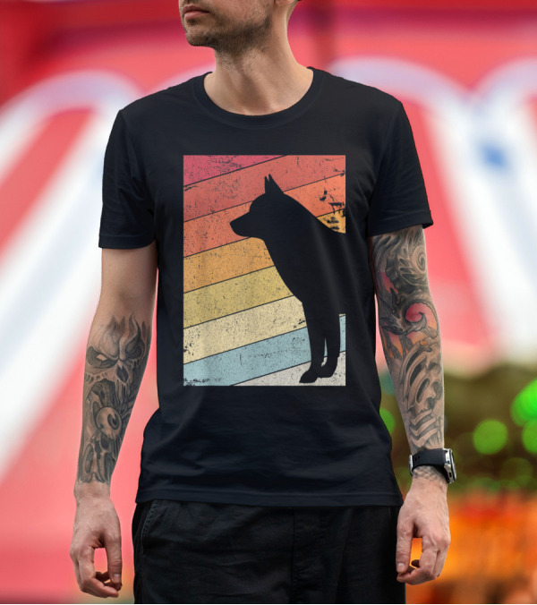 Premium T-Shirt: Husky Style Retro Silhouette with Vintage Stripes T-Shirt Husky Style Retro Silhouette with Vintage Stripes T-Shirt
