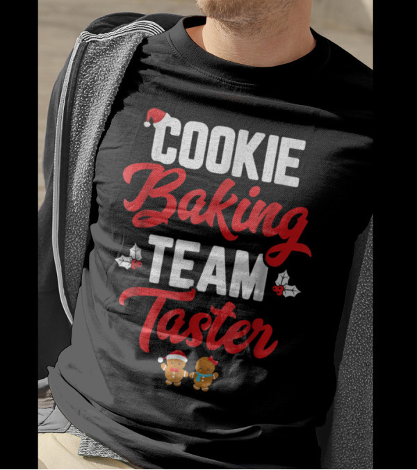 Cookie Baking Team Taster Gingerbread Santa Hat Holly Matching Family Christmas T-Shirt