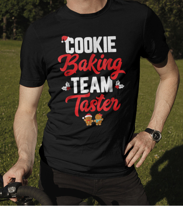 Cookie Baking Team Taster Gingerbread Santa Hat Holly Matching Family Christmas T-Shirt