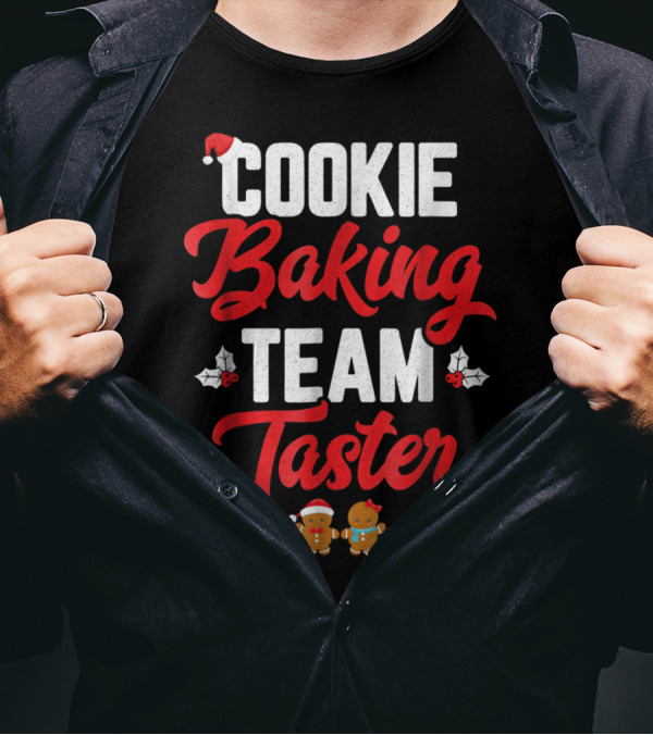 Cookie Baking Team Taster Gingerbread Santa Hat Holly Matching Family Christmas T-Shirt