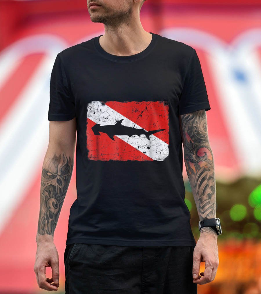 Hammerhead Shark Divers Vin Dive Flag T-Shirt