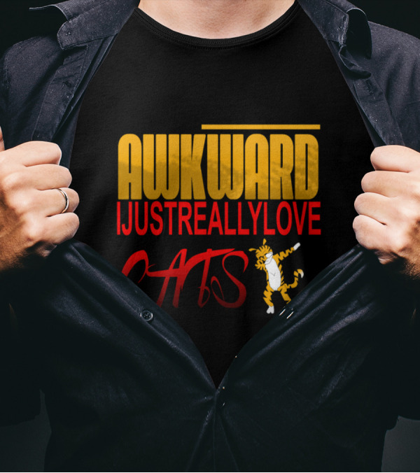 IM NOT SOCIALLY AWKWARD I JUST REALLY LOVE CATS Tiger Dance T-Shirt