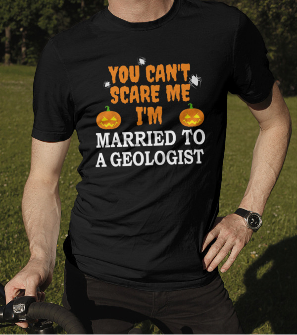 You Can't Scare Me I'm Married To A Geologist Halloween Pumpkin And Spider T-Shirt