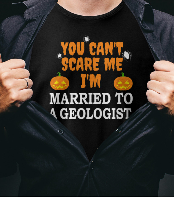 You Can't Scare Me I'm Married To A Geologist Halloween Pumpkin And Spider T-Shirt