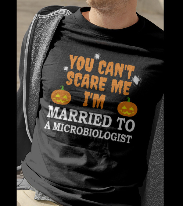 You Can't Scare Me I'm Married To A Microbiologist Halloween Pumpkins And Spiders T-Shirt