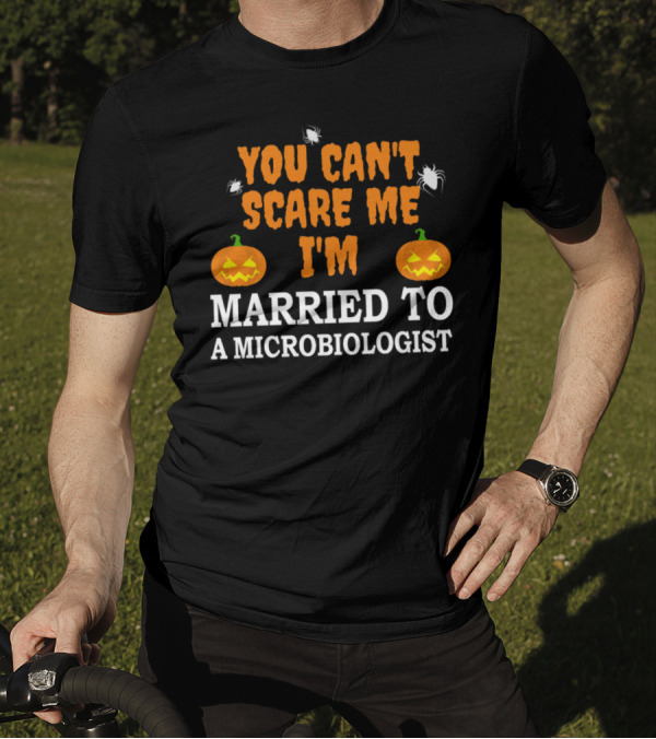 You Can't Scare Me I'm Married To A Microbiologist Halloween Pumpkins And Spiders T-Shirt