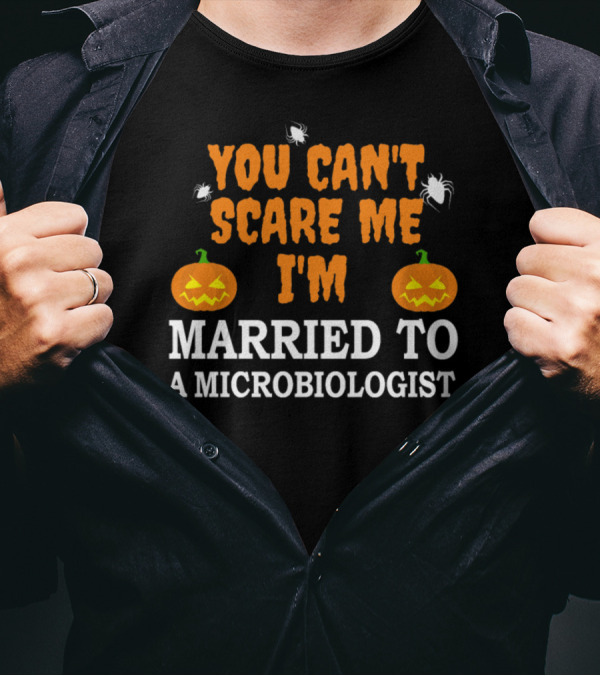 You Can't Scare Me I'm Married To A Microbiologist Halloween Pumpkins And Spiders T-Shirt