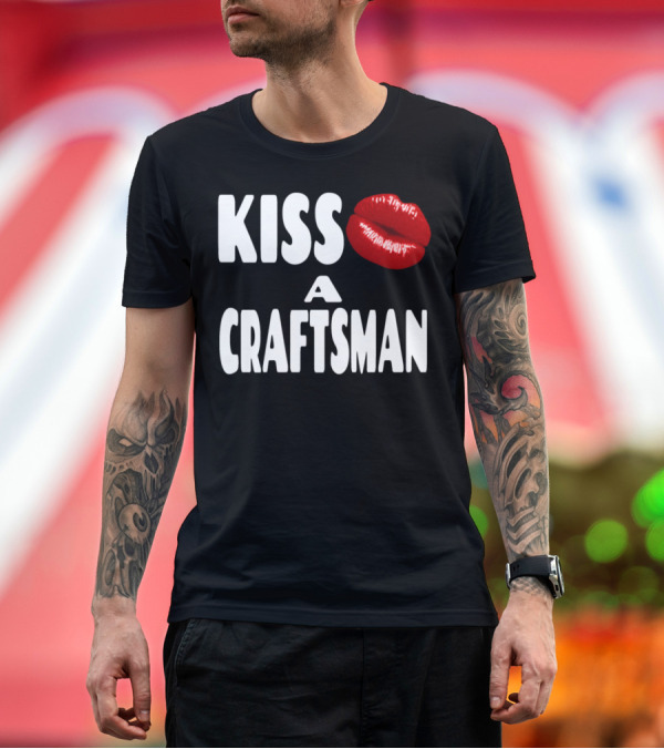Premium T-Shirt: Kiss a Craftsman T-Shirt Kiss a Craftsman T-Shirt