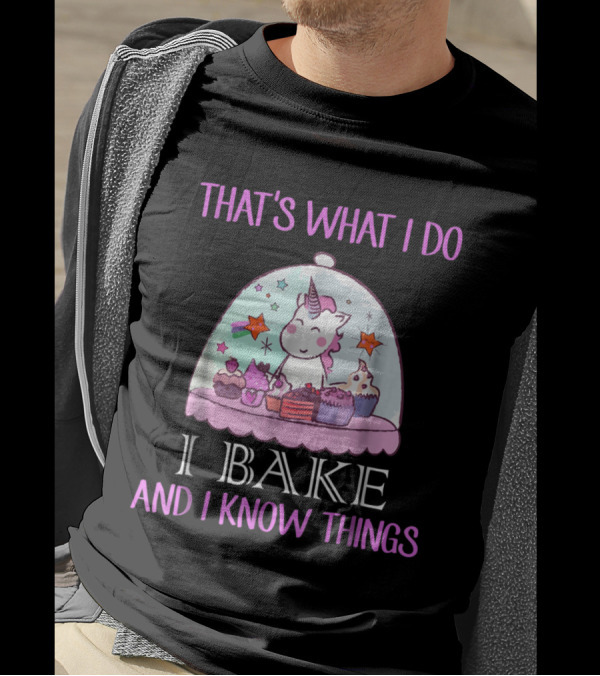 THAT'S WHAT I DO I BAKE AND I KNOW THINGS UNICORN BAKERY CUPCAKES STARS T-Shirt