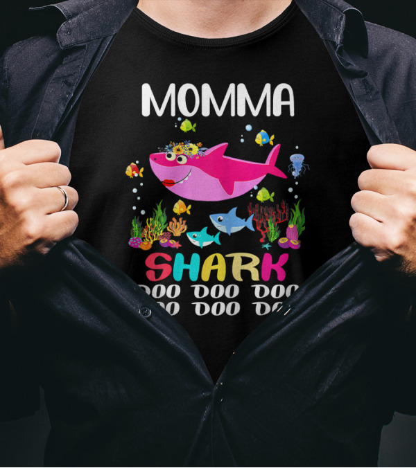 Momma Shark Doo Doo Doo Doo Colorful Ocean Family Scene T-Shirt
