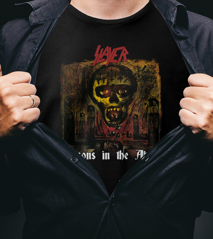 Slayer Seasons In The Abyss Skull Art With Cryptic Figures And Red T-Shirt