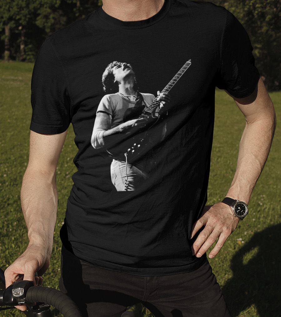 Stn Electric Guitarist In Concert Performance Black And White T-Shirt