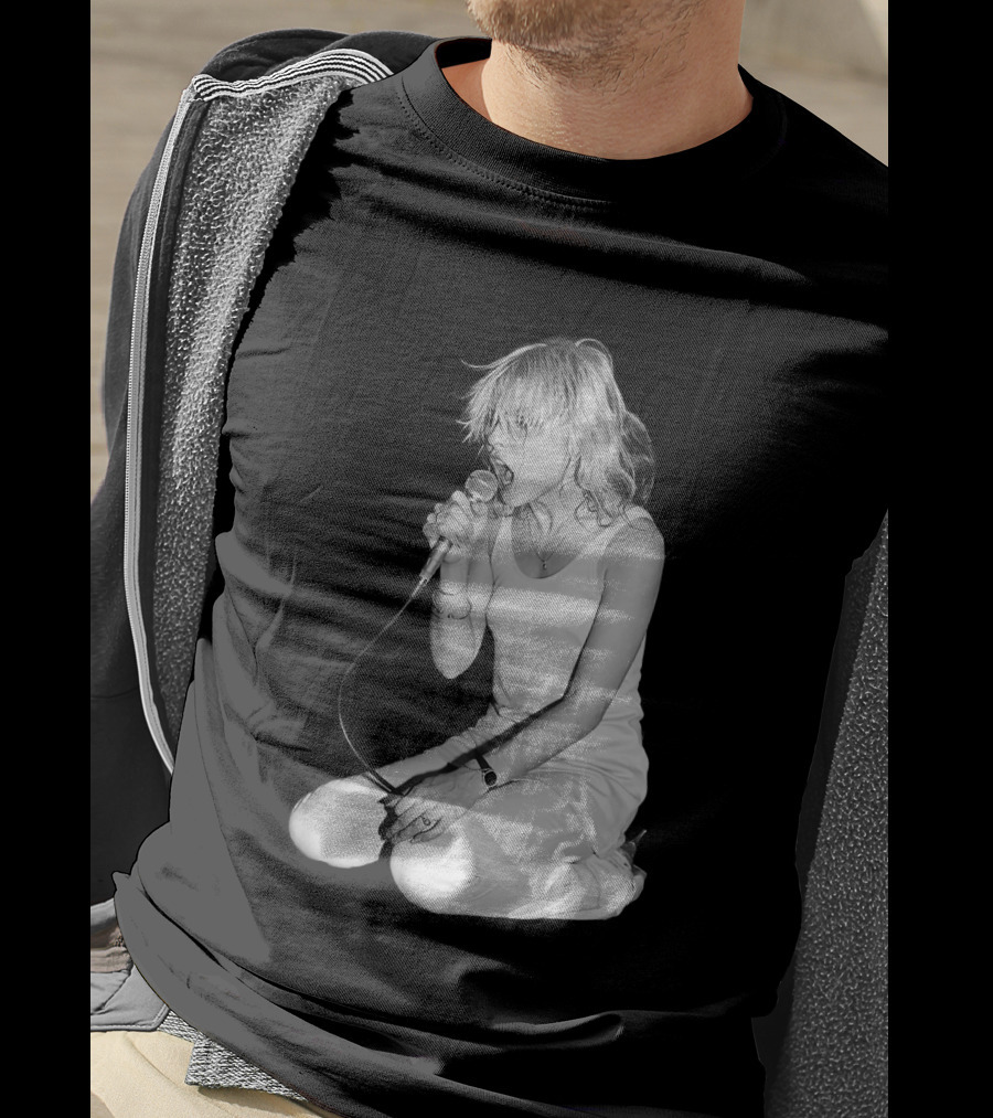 Blondie Lead Singer Onstage Kneeling Performance T-Shirt
