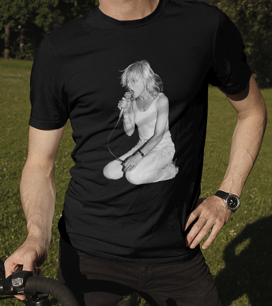 Blondie Lead Singer Onstage Kneeling Performance T-Shirt