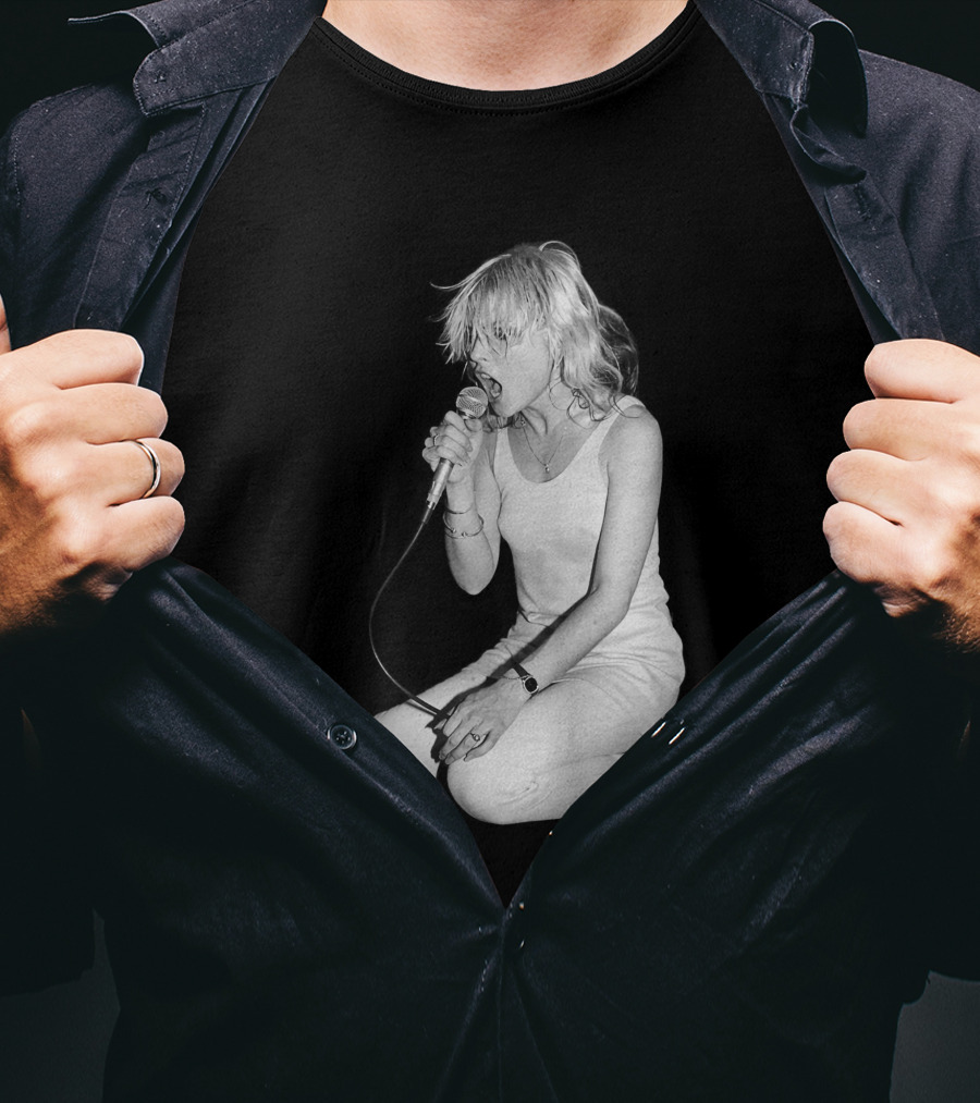 Blondie Lead Singer Onstage Kneeling Performance T-Shirt