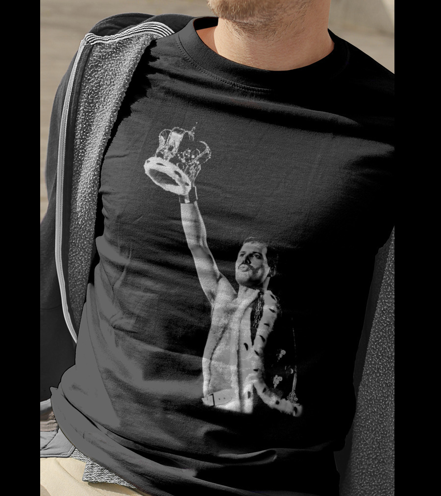 Qun Freddie Mercury Raising Crown Iconic Moment T-Shirt