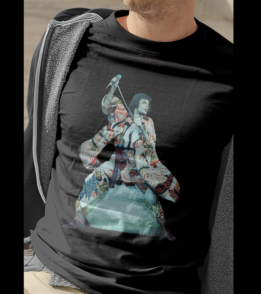 Qun Warrior In Traditional Kimono With Sword T-Shirt