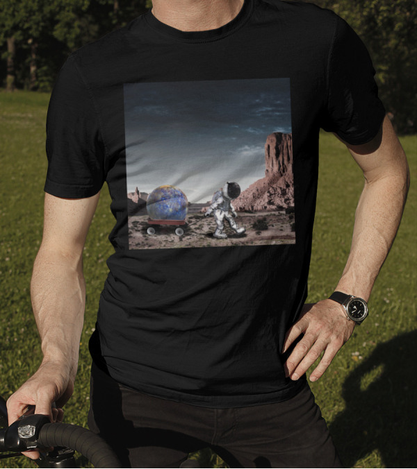 Astronaut Found It Over There Desert Landscape With Earth In Wagon T-Shirt