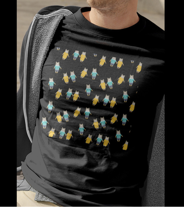 Cute Pair Of Happy Bears Pattern With Dotted Background T-Shirt