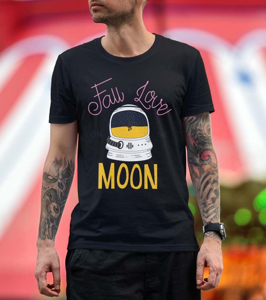 Fall in Love on the Moon Astronaut Helmet Starry Night Scene T-Shirt
