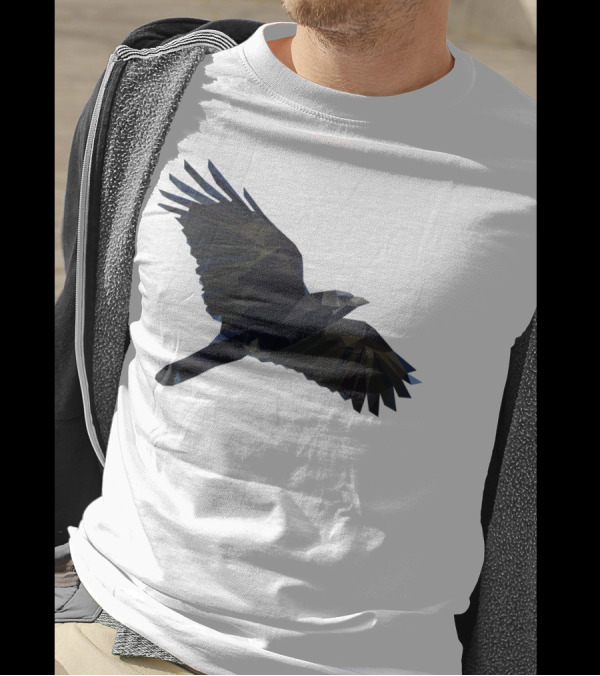 Awesome Crow In Flight Low Poly T-Shirt