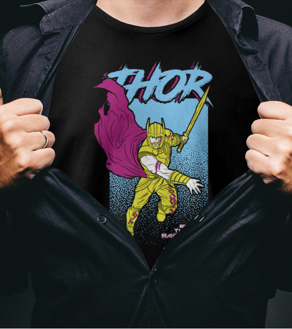 Thor Marvel Ragnarok Retro Comic Style Warrior With Sword And Cape T-Shirt