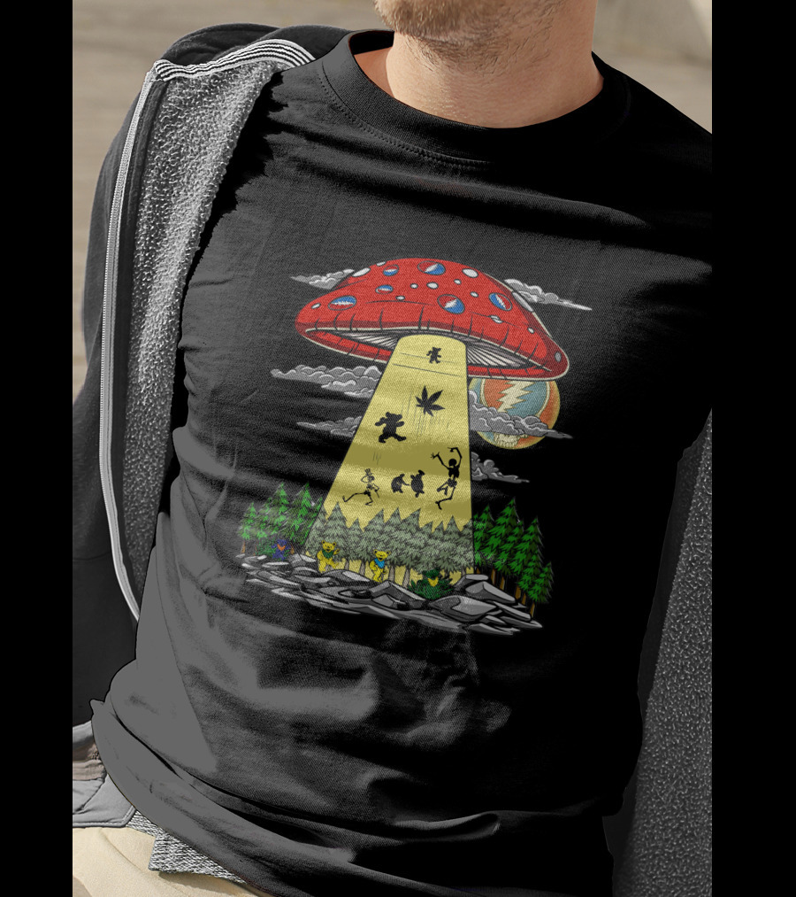 Grateful Dead Dancing Bears Under Psychedelic Mushroom Spaceship T-Shirt