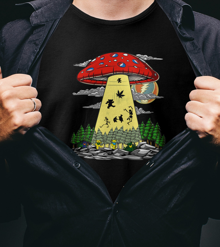 Grateful Dead Dancing Bears Under Psychedelic Mushroom Spaceship T-Shirt