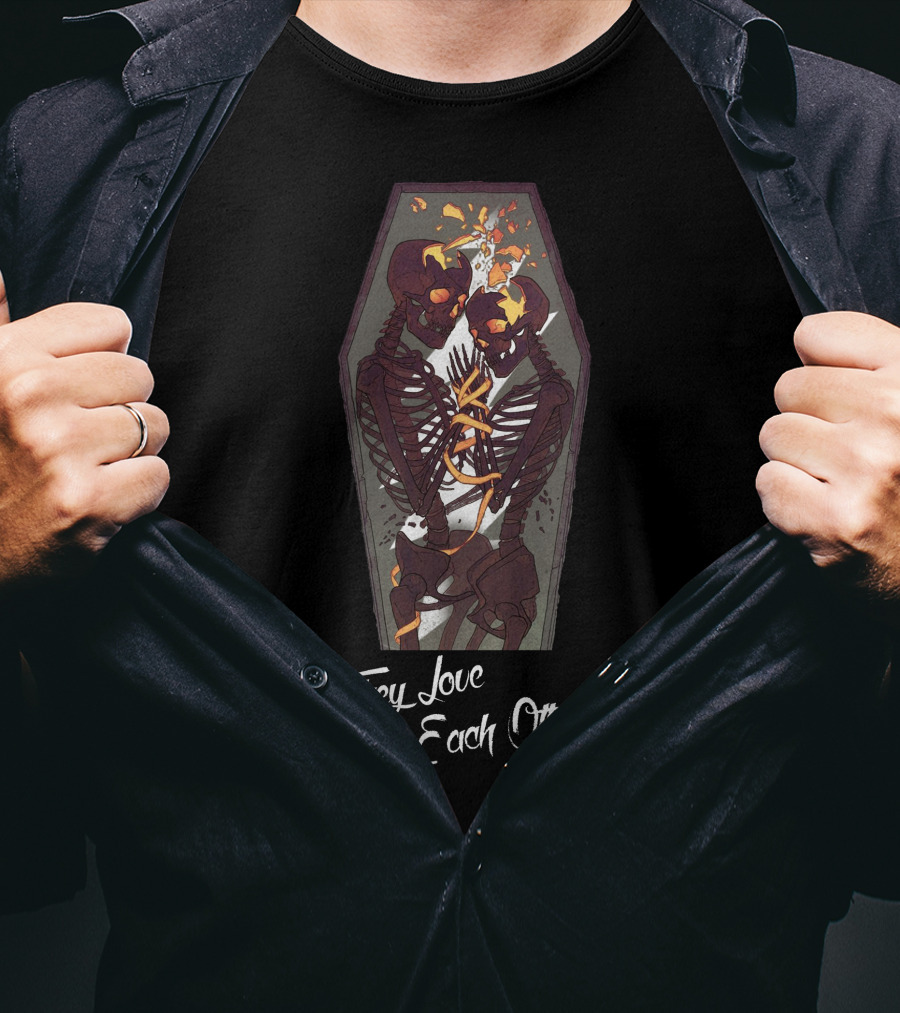 They Love Each Other Skeletons Embrace Coffin T-Shirt