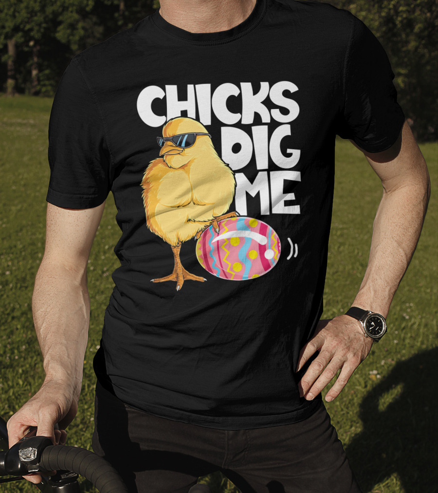 Chicks Dig Me Easter Bunny Ears Egg Men17 Sunglasses Cool Chick Egg T-Shirt