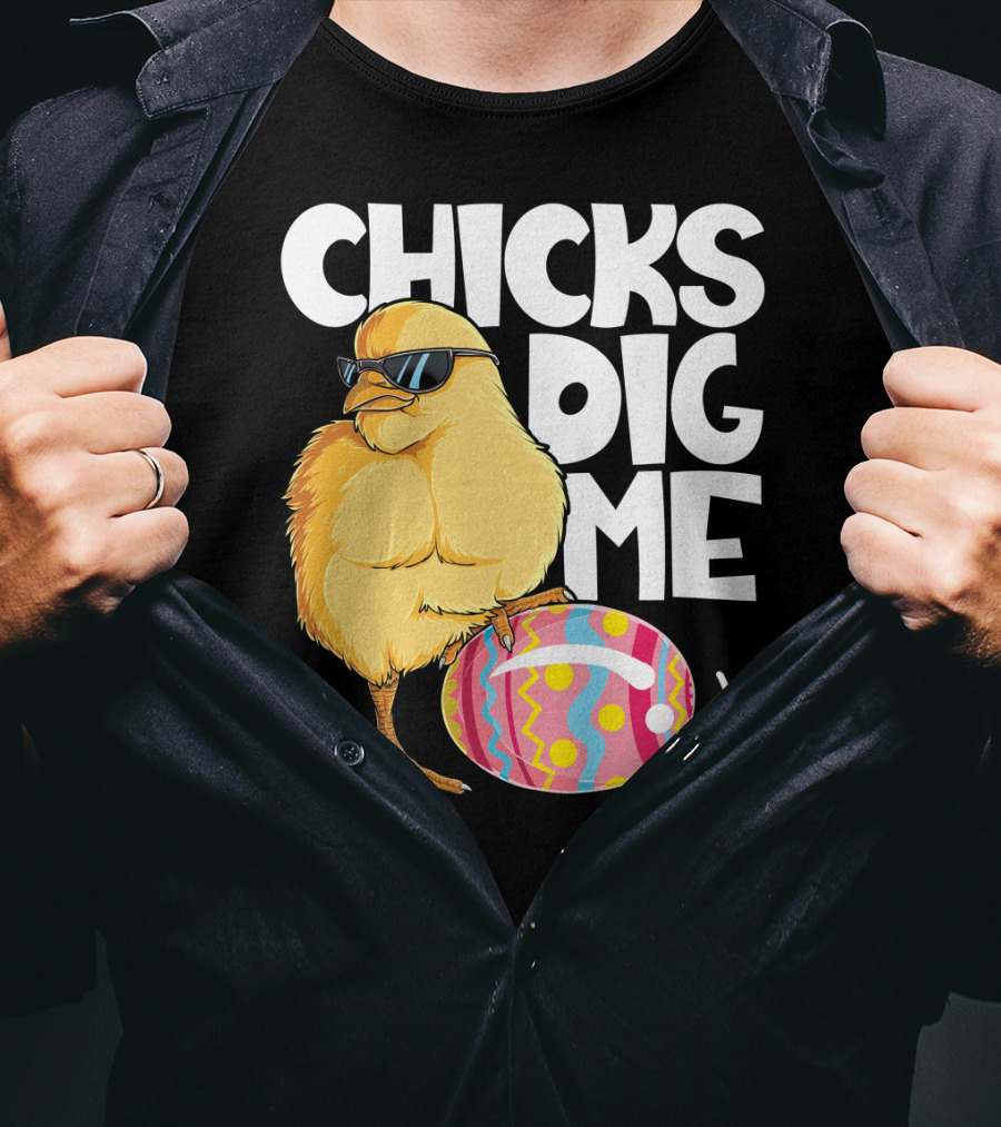 Chicks Dig Me Easter Bunny Ears Egg Men17 Sunglasses Cool Chick Egg T-Shirt