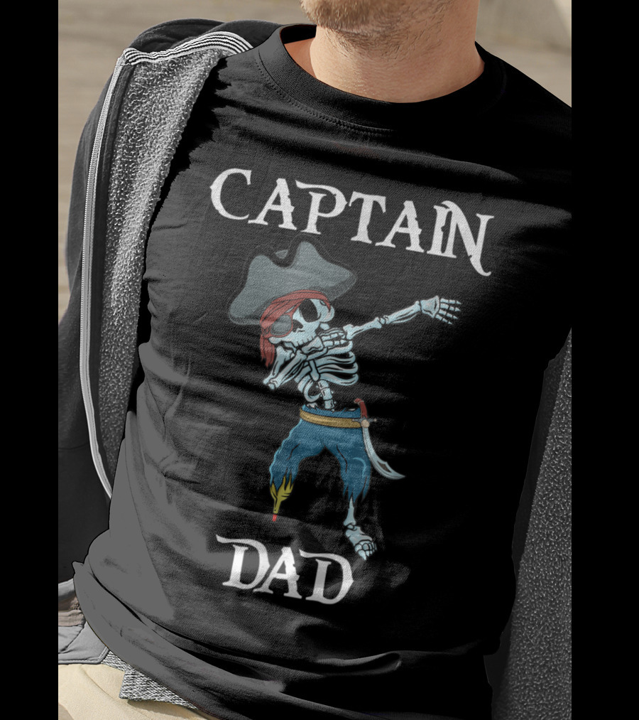 Captain Dad Pirate Skeleton Dabbing Halloween Costume T-Shirt