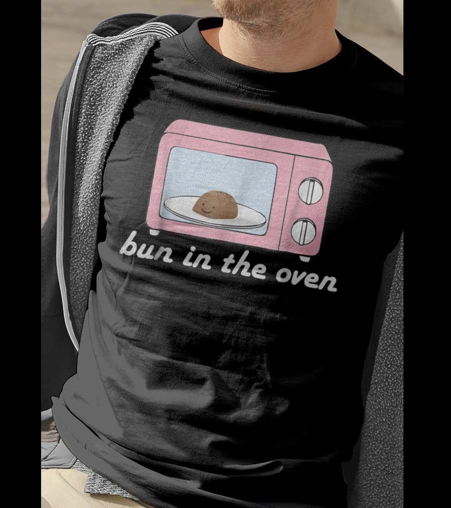 Bun In The Oven Expecting Baby Announcement Pink Microwave T-Shirt