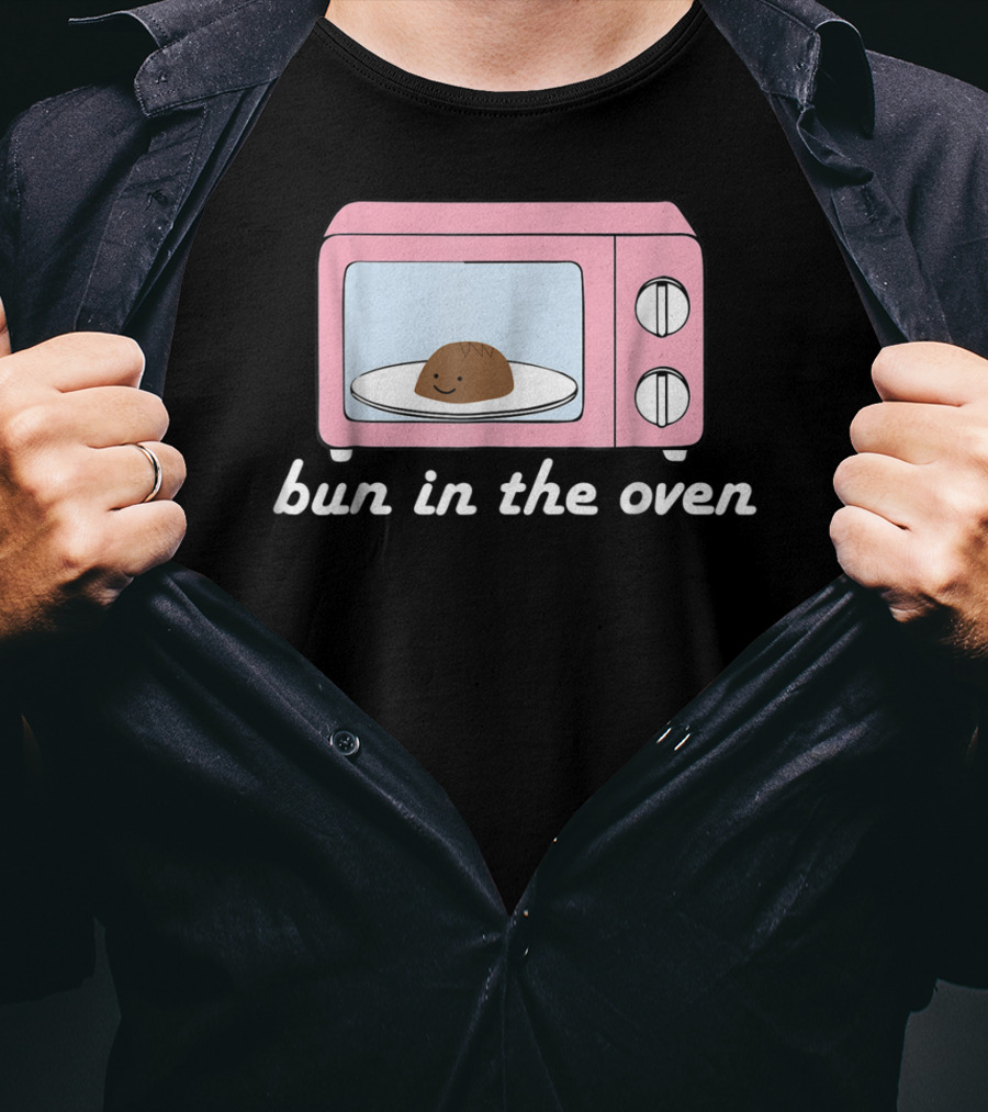 Bun In The Oven Expecting Baby Announcement Pink Microwave T-Shirt