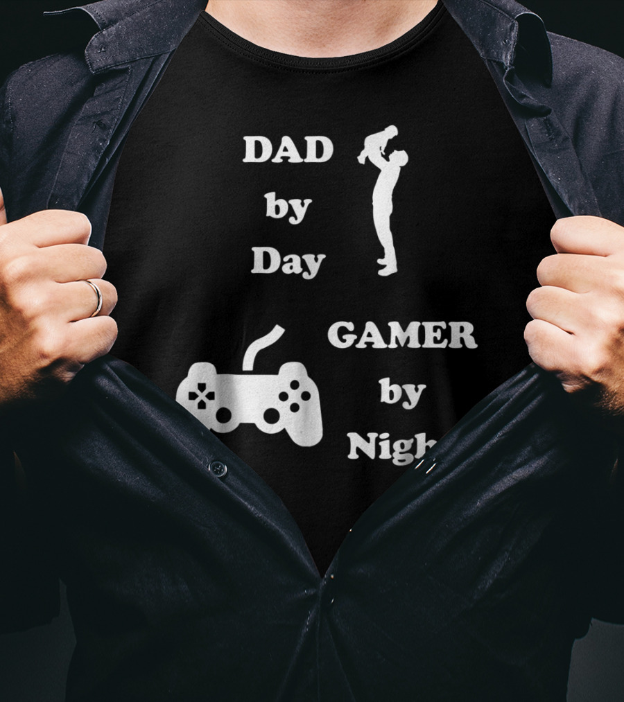 DAD By Day GAMER By Night Gamer Dad Controller T-Shirt