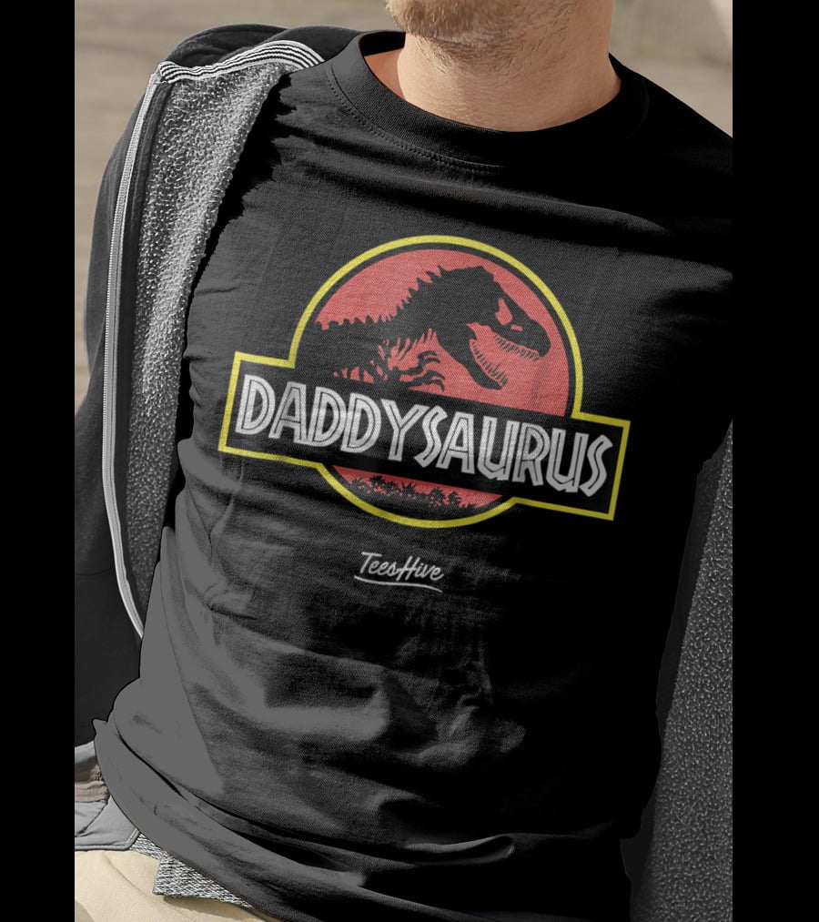 Daddysaurus Funny Daddy Dinosaur Pun Parody TeesHive Jurassic T-Shirt