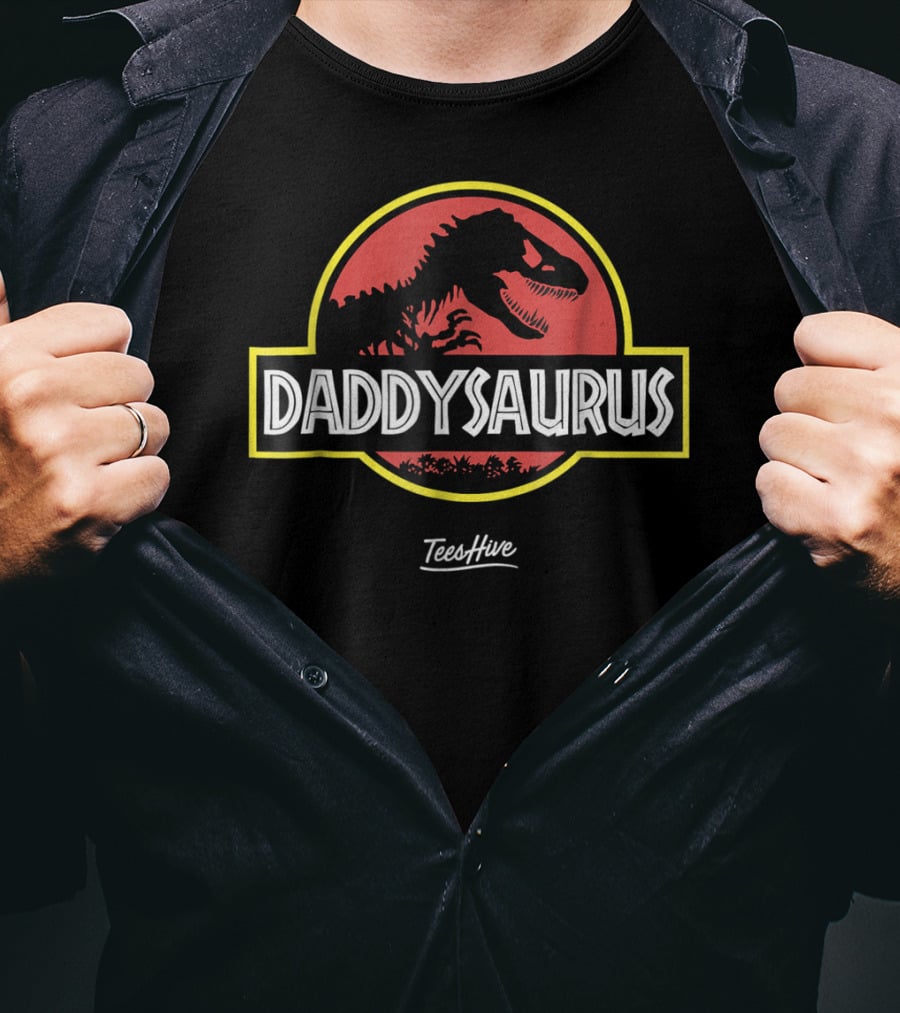 Daddysaurus Funny Daddy Dinosaur Pun Parody TeesHive Jurassic T-Shirt