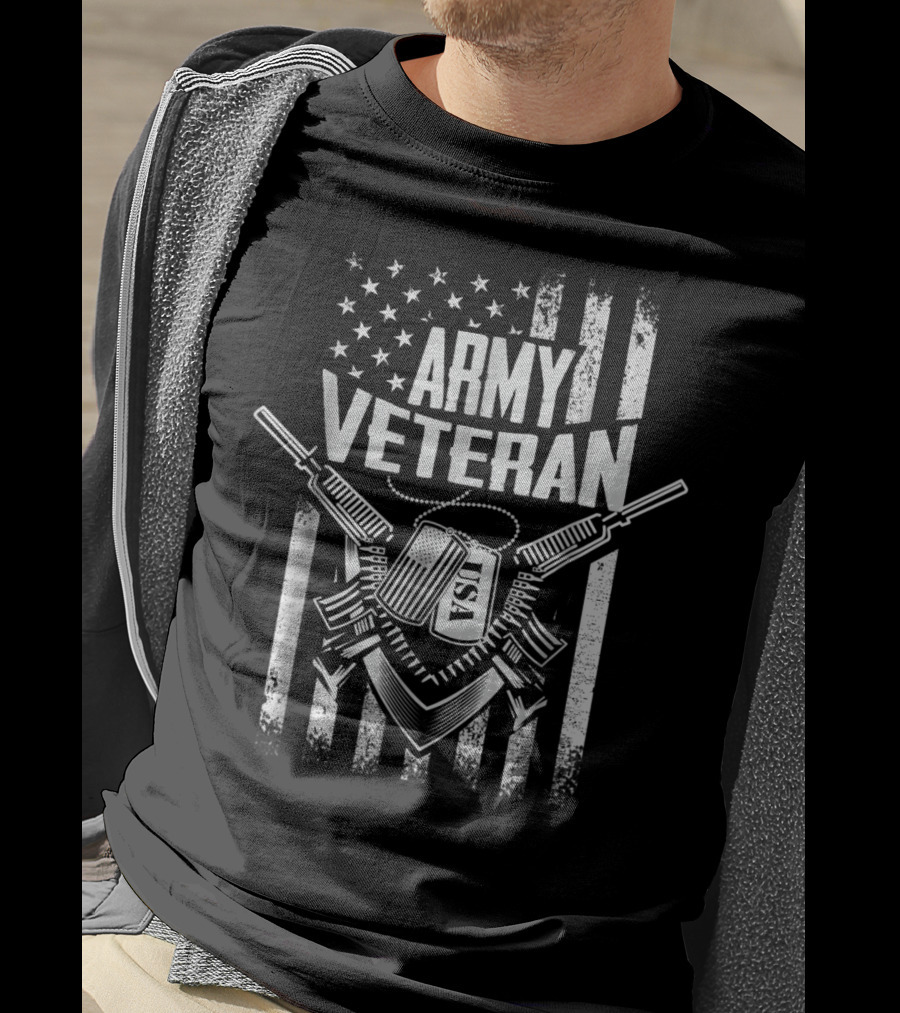 Army Veteran USA With Military Flag And Guns T-Shirt