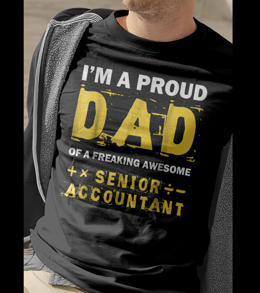 I'm A Proud Dad Of A Freaking Awesome Senior Accountant T-Shirt