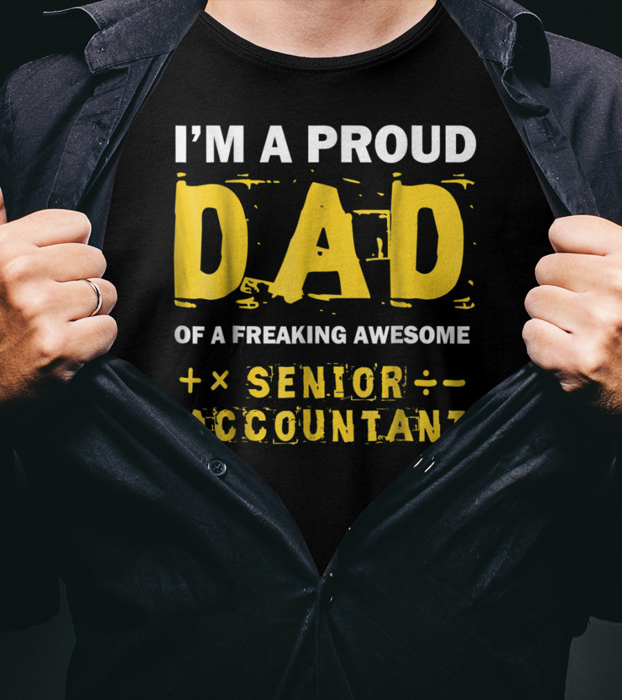 I'm A Proud Dad Of A Freaking Awesome Senior Accountant T-Shirt
