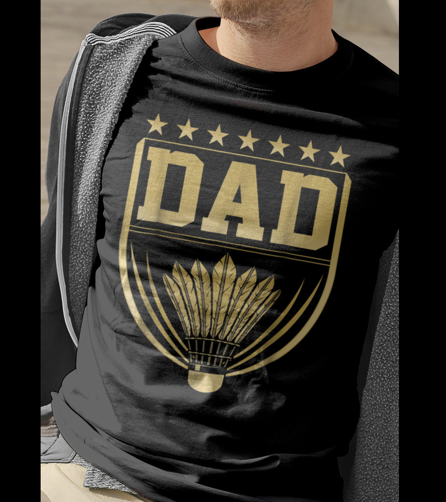 Dad Badge Gold Stars Badminton Shuttlecock Emblem T-Shirt